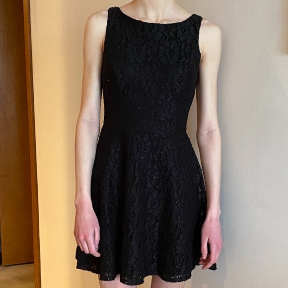 Speechless Dresses & Skirts - Speechless Black Sleeveless Lace Dress